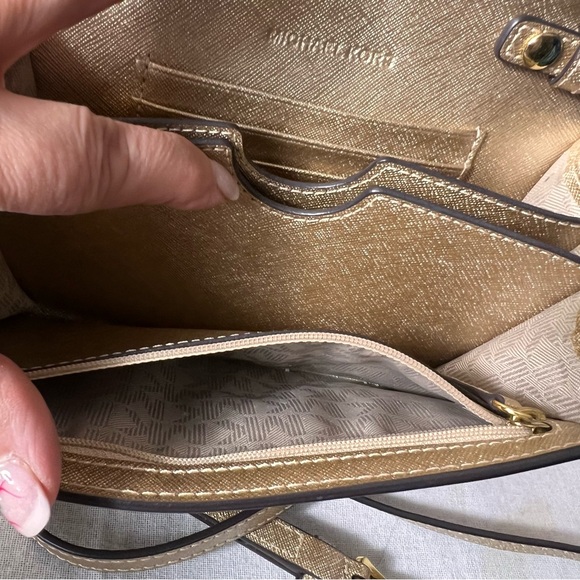 Michael Kors Jet Set Travel Shimmer Gold Crossbody Bag, Saffiano Leather 💋🤩 - Picture 15 of 16